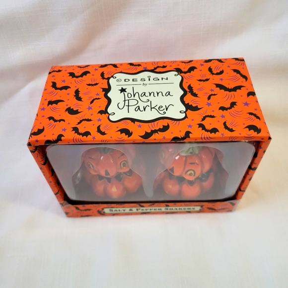 New Johanna Parker Pumpkin Salt and Pepper Shakers - Picture 6 of 9